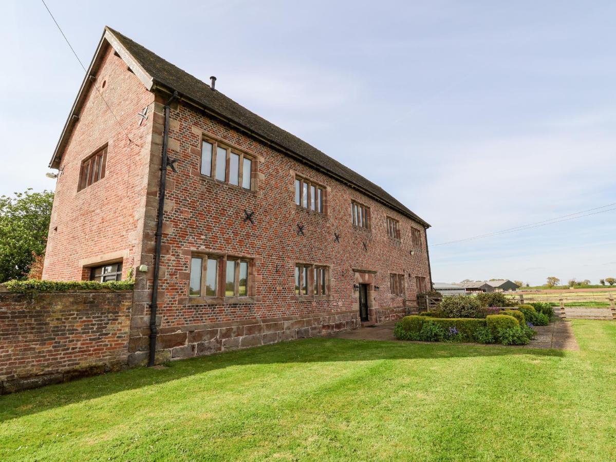 Cromwells Manor Villa Nantwich Exterior photo