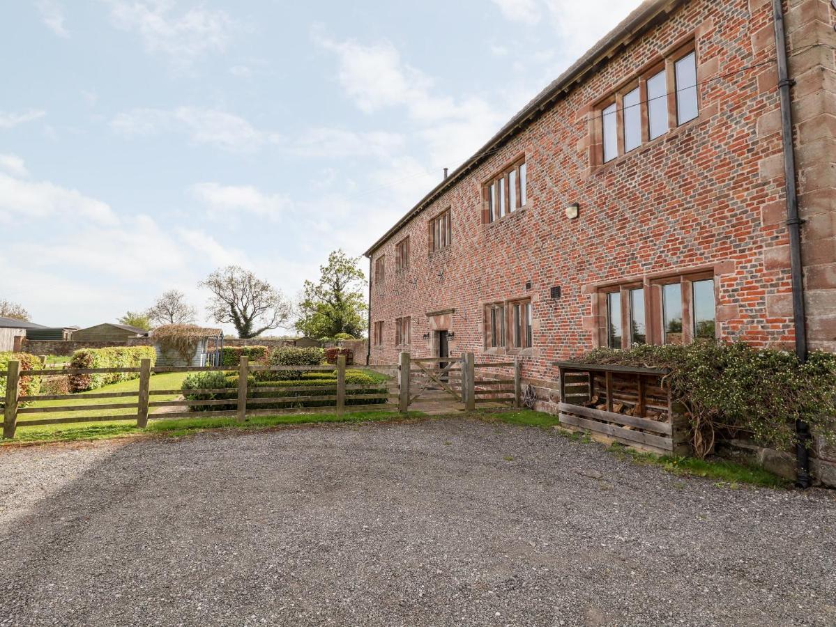 Cromwells Manor Villa Nantwich Exterior photo