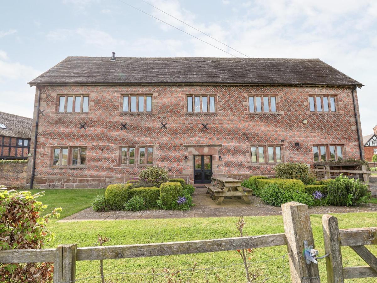 Cromwells Manor Villa Nantwich Exterior photo