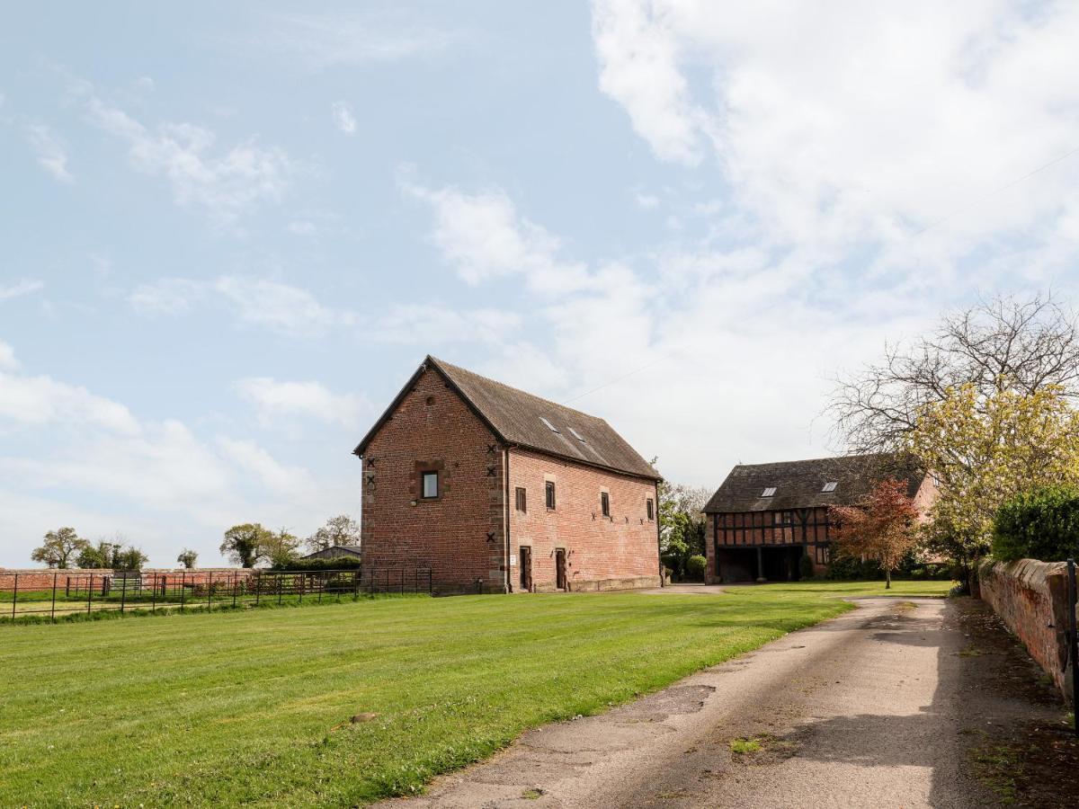 Cromwells Manor Villa Nantwich Exterior photo